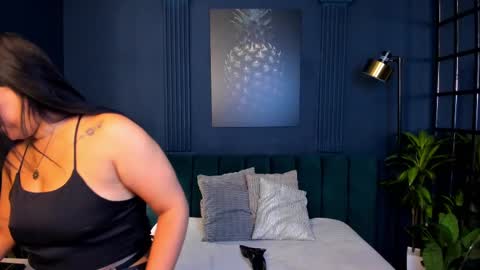 Taylor Bennet online show from 12, 2, 2025