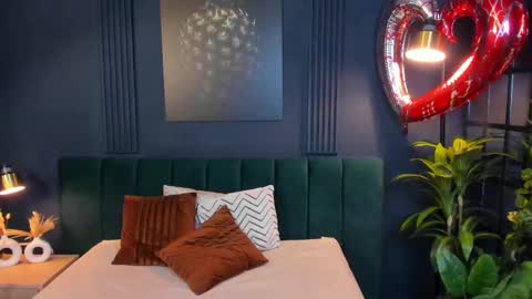 Taylor Bennet online show from 27, 2, 2025