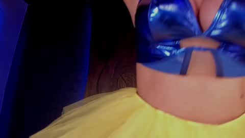 Taylor  Help me to get 100 thumbs up online show from 13, 12, 2024