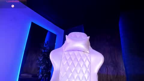 Taylor  Help me to get 100 thumbs up online show from 4, 10, 2025