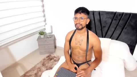 Snapshot of taylormaccurdy_ chatting on 9, 10, 2025 taylormaccurdy_ online show from 9, 10, 2025