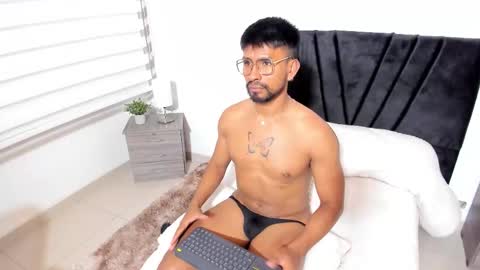 Snapshot of taylormaccurdy_ chatting on 10, 10, 2025 taylormaccurdy_ online show from 10, 10, 2025