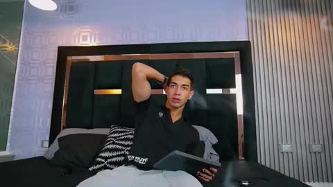 taylorsmiths_ online show from 23, 11, 2025