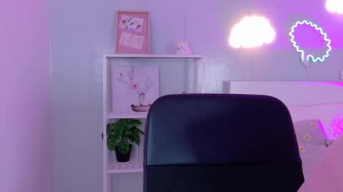 Snapshot of taylorsmitth_ chatting on 11, 11, 2025 TAYLOR online show from 11, 11, 2025