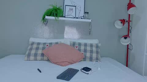 Snapshot of taylorsmitth_ chatting on 19, 11, 2025 TAYLOR online show from 19, 11, 2025