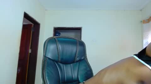 Snapshot of teasequeen01 chatting on 7, 10, 2025 queen online show from 7, 10, 2025