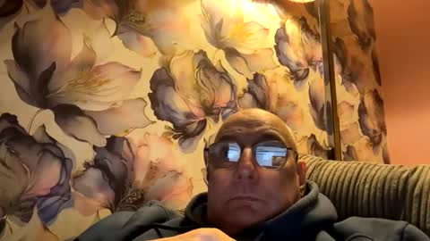 Snapshot of tebb61 chatting on 5, 10, 2025 Mark online show from 5, 10, 2025