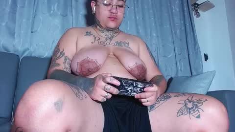 Snapshot of techno_420 chatting on 15, 12, 2025 Charlee He online show from 15, 12, 2025