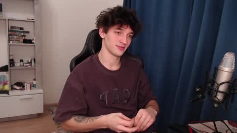 Snapshot of teddy_mode chatting on 28, 12, 2024 Teddy online show from 28, 12, 2024