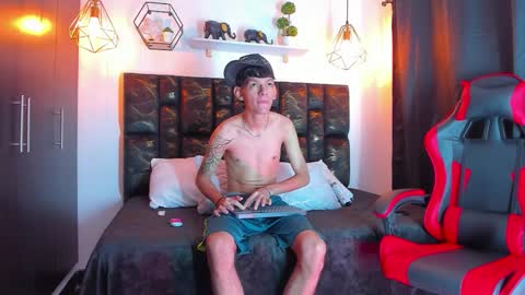 Snapshot of teddy_smith_ chatting on 2, 12, 2025 Smith online show from 2, 12, 2025