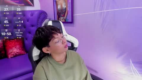 Snapshot of tefi_meow chatting on 15, 10, 2025 Stefani  online show from 15, 10, 2025