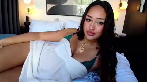 Telea Evans online show from 5, 10, 2025