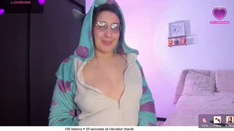 Snapshot of tellme_maddie chatting on 19, 1, 2026 Maddie online show from 19, 1, 2026