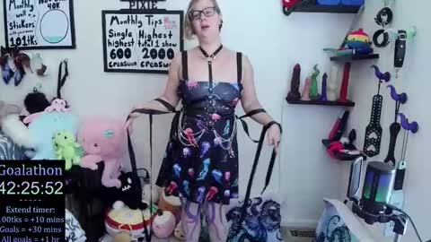 Snapshot of ten_tickle_pixie chatting on 6, 11, 2025 Pixie and Tentacle Overlord online show from 6, 11, 2025