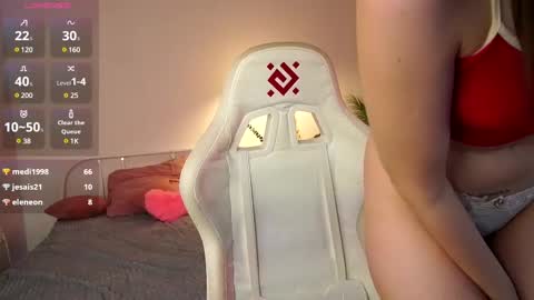 Snapshot of tender_babyy chatting on 9, 3, 2025 Sexy girl Li online show from 9, 3, 2025