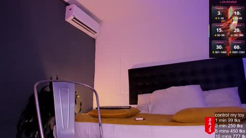 Teo Ferrer online show from 8, 11, 2025