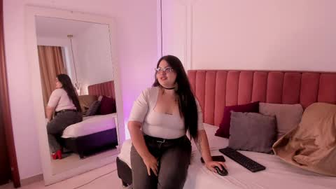 Snapshot of tessa_sinclaire chatting on 19, 5, 2026 TERESA online show from 19, 5, 2026
