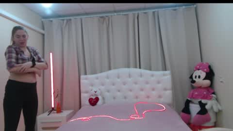 Snapshot of tessadaybreak chatting on 23, 4, 2026 tessadaybreak online show from 23, 4, 2026