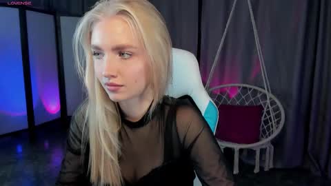 TessaHamilton online show from 4, 12, 2025