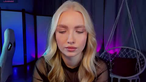 TessaHamilton online show from 22, 12, 2025