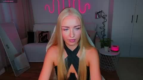 TessaHamilton online show from 25, 6, 2026