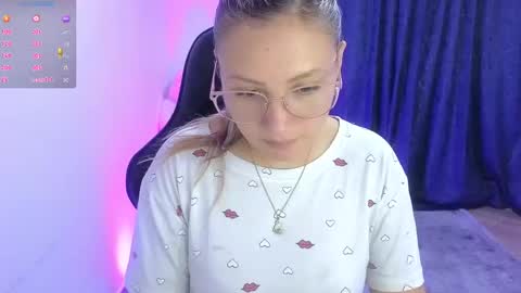 Snapshot of tessawhisnton chatting on 4, 2, 2025 Tessy online show from 4, 2, 2025