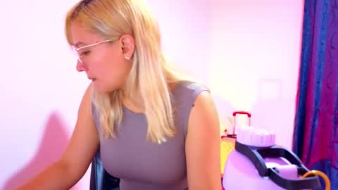 Snapshot of tessawhisnton chatting on 13, 1, 2026 Tessy online show from 13, 1, 2026