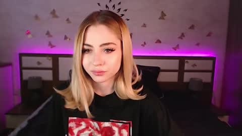 Snapshot of tessawillson chatting on 3, 2, 2025 Tessa online show from 3, 2, 2025