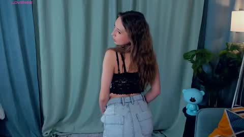 Snapshot of tessiekhanponaphan chatting on 22, 11, 2025 Cindy online show from 22, 11, 2025