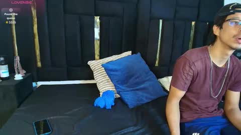 Snapshot of thaisadara24 chatting on 19, 11, 2025 T H A I S online show from 19, 11, 2025