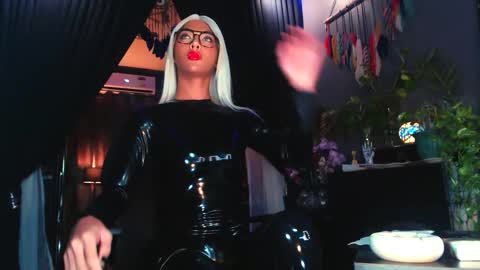 Thalia Saint online show from 23, 9, 2025