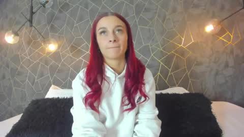 Snapshot of thalira_angels chatting on 27, 5, 2026 THALIRA ANGELS online show from 27, 5, 2026