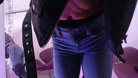   online show from 28, 11, 2025