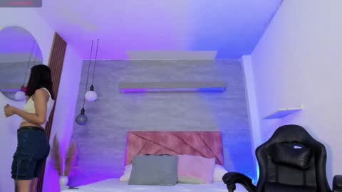 Snapshot of thararouse chatting on 10, 11, 2025 Thara Rouse online show from 10, 11, 2025