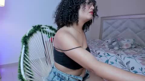 Snapshot of thayla_brince_ chatting on 13, 11, 2025 thayla_brince_ online show from 13, 11, 2025