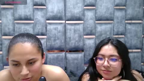 Snapshot of the_hot_twins chatting on 13, 12, 2025 the_hot_twins online show from 13, 12, 2025