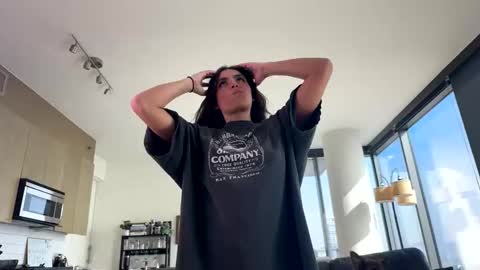 Snapshot of the_isa_bella chatting on 20, 12, 2025 the_isa_bella online show from 20, 12, 2025