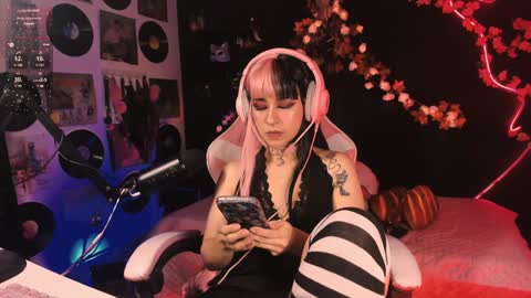 Snapshot of the_kitty_roxy chatting on 10, 12, 2024 ... ... online show from 10, 12, 2024