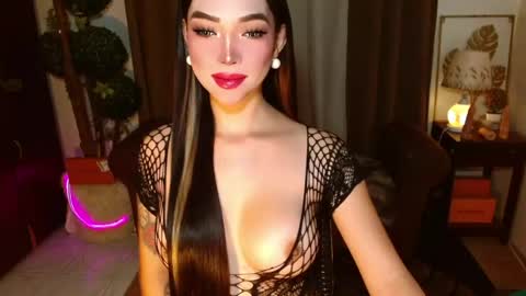 thea_whong online show from 22, 4, 2026