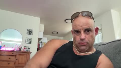 Snapshot of thebuzz777 chatting on 28, 10, 2025 theBuzz777 online show from 28, 10, 2025