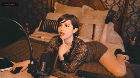 Snapshot of thecamwoman chatting on 5, 10, 2025 Joan online show from 5, 10, 2025