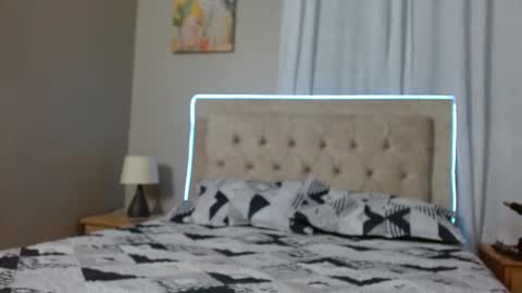 TheChicaNextDoor  online show from 28, 11, 2025