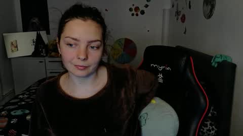 Snapshot of thefarmergirl chatting on 10, 4, 2026 TheFarmergirl online show from 10, 4, 2026