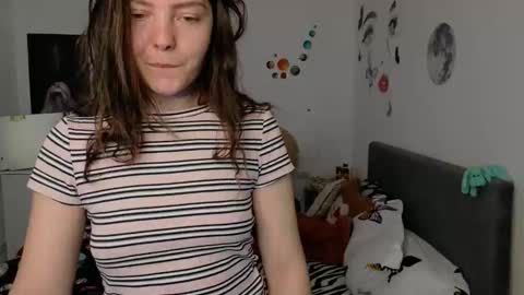 Snapshot of thefarmergirl chatting on 13, 4, 2026 TheFarmergirl online show from 13, 4, 2026