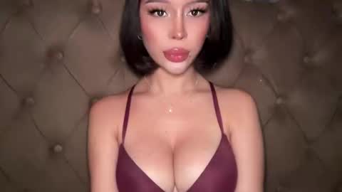 Elle  dont forget to folloW me and thumbs up online show from 5, 3, 2026