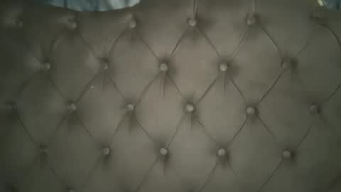 Elle  dont forget to folloW me and thumbs up online show from 15, 4, 2026