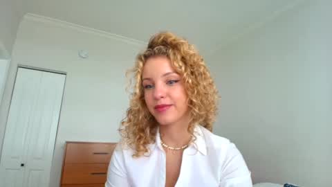 Snapshot of theislandgirl chatting on 20, 2, 2025 Lily Marie online show from 20, 2, 2025