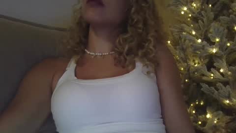 Snapshot of theislandgirl chatting on 5, 3, 2025 Lily Marie online show from 5, 3, 2025