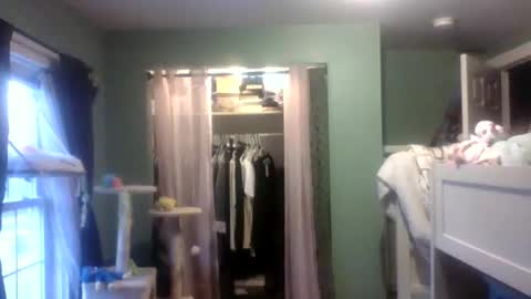 Snapshot of thelittlebambii chatting on 4, 2, 2025 Little Bambii online show from 4, 2, 2025