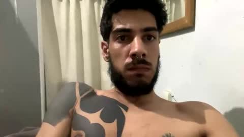 Snapshot of themarttinguyyy chatting on 21, 11, 2025 themarttinguyyy online show from 21, 11, 2025